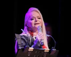 Петербургское кафе «Долина» удивило гостей историей с участием Ларисы Долиной и Полины Лурье peterburgskoe kafe dolina udivilo gostej istoriej s uchastiem larisy dolinoj i poliny lure-signaldaily-ru-0