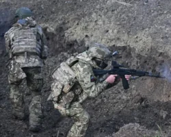 Андрей Белоусов наградил бойцов группировки Север за мужество andrej belousov nagradil bojczov gruppirovki sever za muzhestvo-signaldaily-ru-0