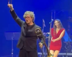 Даниил Ливенцов выступил на концерте Дмитрия Маликова, вызвав восторг daniil livenczov vystupil na konczerte dmitriya malikova vyzvav vostorg-signaldaily-ru-0