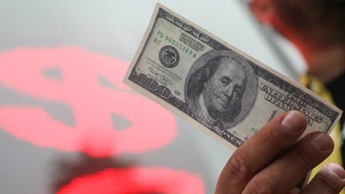 Внебиржевой курс доллара поднялся выше 81 рубля впервые с 19 декабря