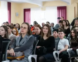 Гришина, Качанова и Гущин встретились в Президентской академии на Урале grishina kachanova i gushhin vstretilis v prezidentskoj akademii na urale-signaldaily-ru-0