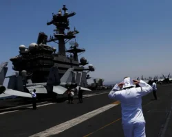 USS George H. W. Bush и Abraham Lincoln усилят стабильность в регионе i usilyat stabilnost v regione-signaldaily-ru-0