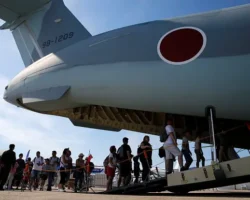 История японских самолетов Kawasaki C-2, EC-1 и EC-2 istoriya yaponskih samoletov 2 1 i 2-signaldaily-ru-0
