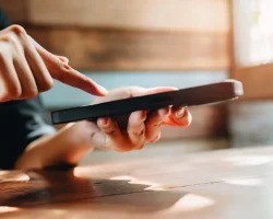 Максут Шадаев предложил нововведения для VPN-сервисов и App Store maksut shadaev predlozhil novovvedeniya dlya servisov i -signaldaily-ru-0