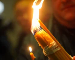 Благодатный огонь вновь зажжет сердца Москвы в Великую Субботу blagodatnyj ogon vnov zazhzhet serdcza moskvy v velikuyu subbotu-signaldaily-ru-0