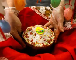 Пасха в Москве куличи, творожная пасха и украшение МЦК pasha v moskve kulichi tvorozhnaya pasha i ukrashenie mczk-signaldaily-ru-0