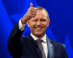 prezident navroczkij s ulybkoj popal v zabavnyj epizod s polshej-signaldaily-ru-0