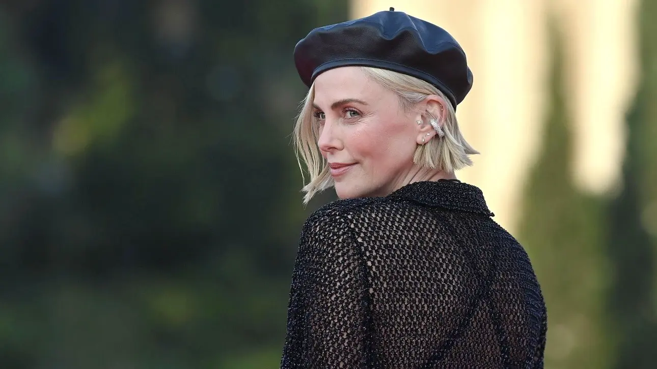 «В целях самообороны»: актриса Шарлиз Терон рассказала, как ее мать убила отца