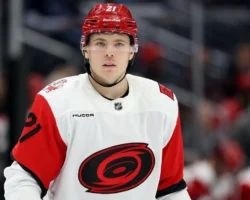 aleksandr nikishin karolina i filadelfiya novosti pered matchem nhl-signaldaily-ru-0