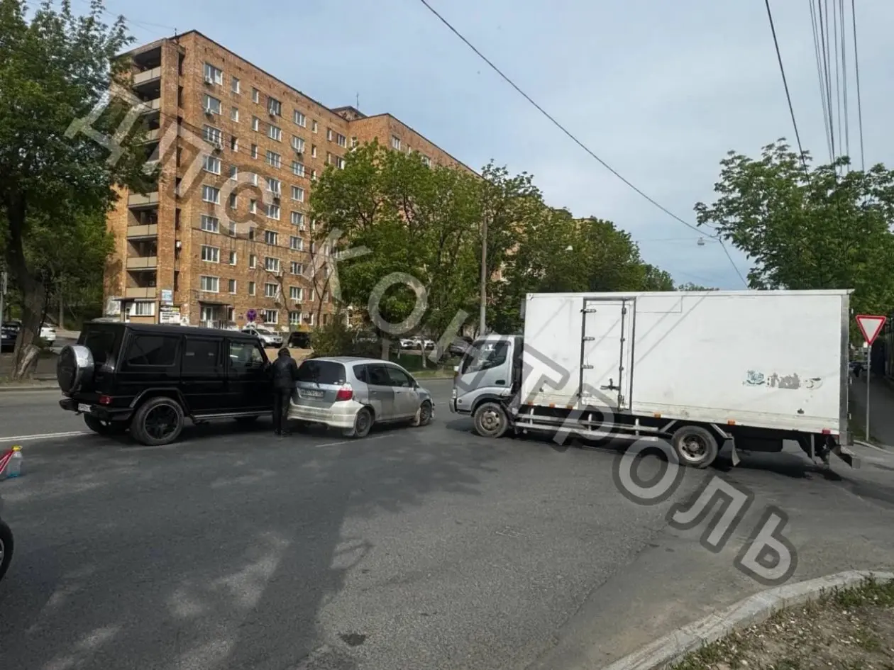Четыре автомобиля столкнулись на Народном проспекте во Владивостоке телеграм-канал (16+) dpscontrol125region