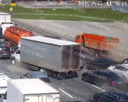 Дептранс и Госавтоинспекция опубликовали видео аварии на МКАД deptrans i gosavtoinspekcziya opublikovali video avarii na mkad-signaldaily-ru-0