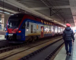 dvizhenie poezdov   v belgrade priostanovleno izza protestov-signaldaily-ru-0