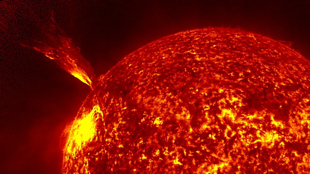 Институт космических исследований: солнце активизируется, вспышка M5.7-0