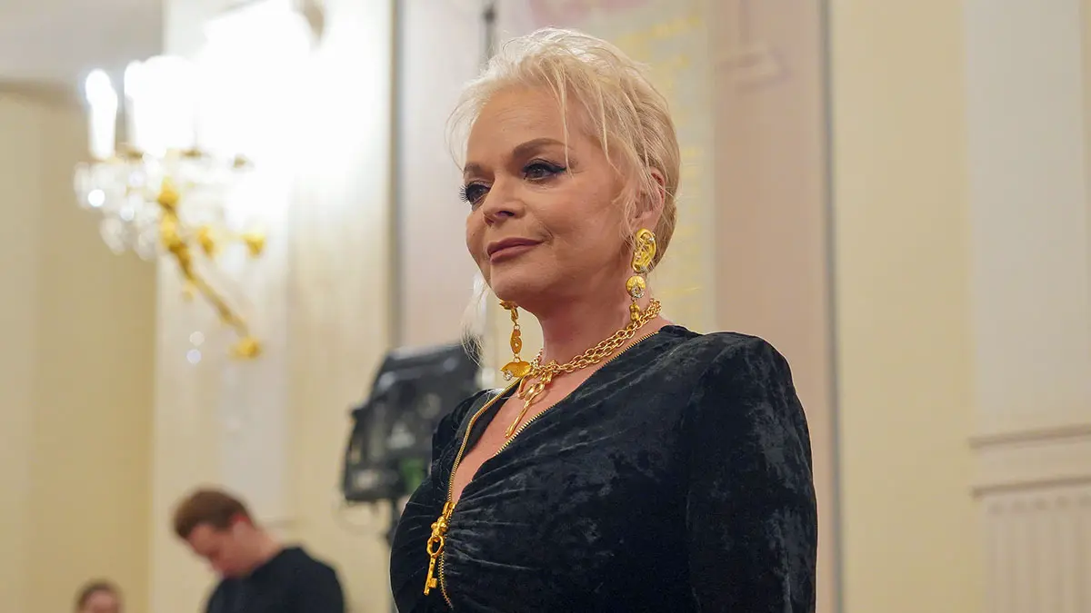 Долина подтвердила, что перенесла операцию на позвоночнике