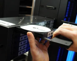 СПбГУ и Сбер запустят программу по ИИ-агентам в Санкт-Петербурге spbgu i sber zapustyat programmu po iiagentam v sanktpeterburge-signaldaily-ru-0