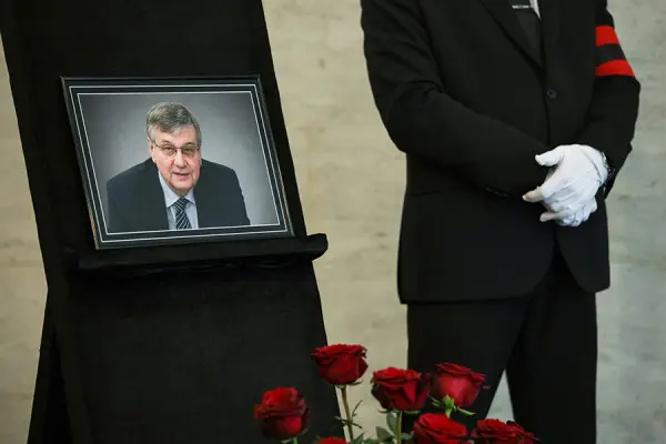 Можин скончался 3 июня, за три недели до своего 70-летия. ТАСС со ссылкой на источник писал, что Можин умер от тяжелой болезни. (Михаил Терещенко / ТАСС)