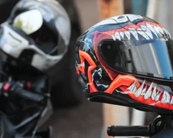 dtp s motocziklistom i gruzovikom na 82 km mkad detali inczidenta-signaldaily-ru-0