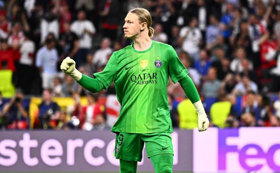 Матвей Сафонов (Tom Weller / dpa / Global Look Press)