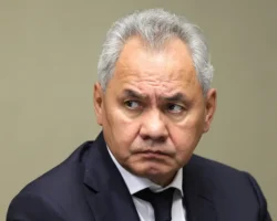 sergej shojgu byl tronut proshhaniem s lyudmiloj chursinoj v teatre armii-signaldaily-ru-0