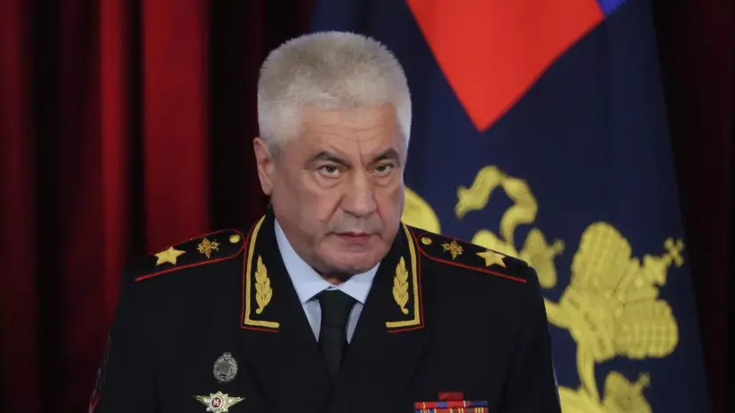 Глава МВД наградил полицейских за спасение семи жильцов из горящего дома