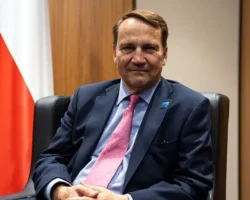 radoslav sikorskij predupredil o vozvrate imperskoj ideologii v rossiyu-signaldaily-ru-0