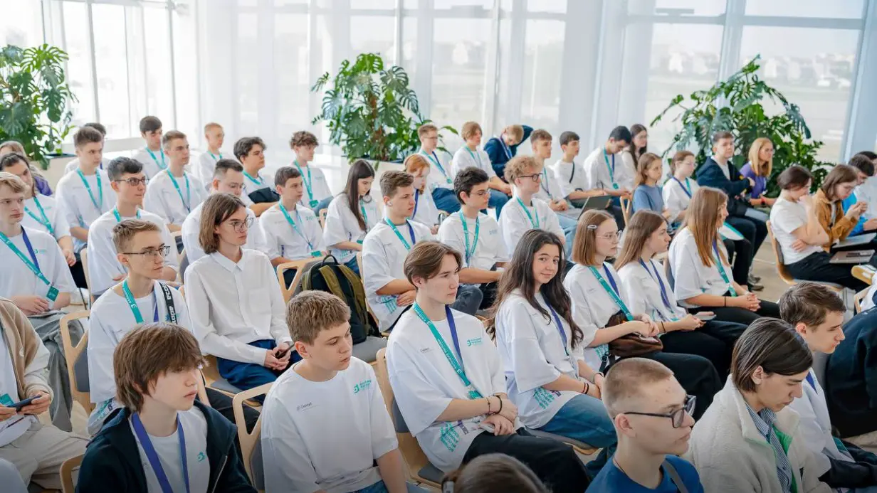 Собянин поздравил московских школьников — победителей конкурса «Большие вызовы»