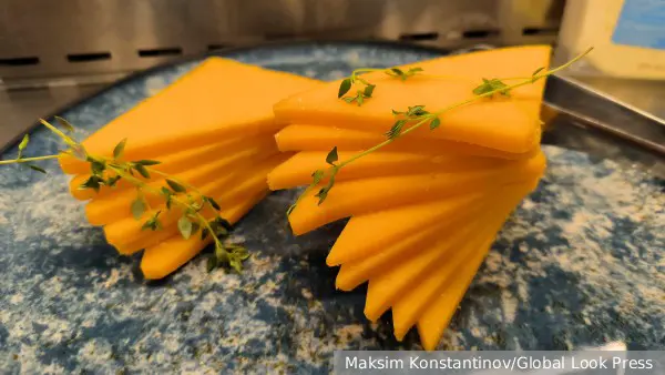 Исследование показало зависимость между сырным перекусом на ночь и кошмарами