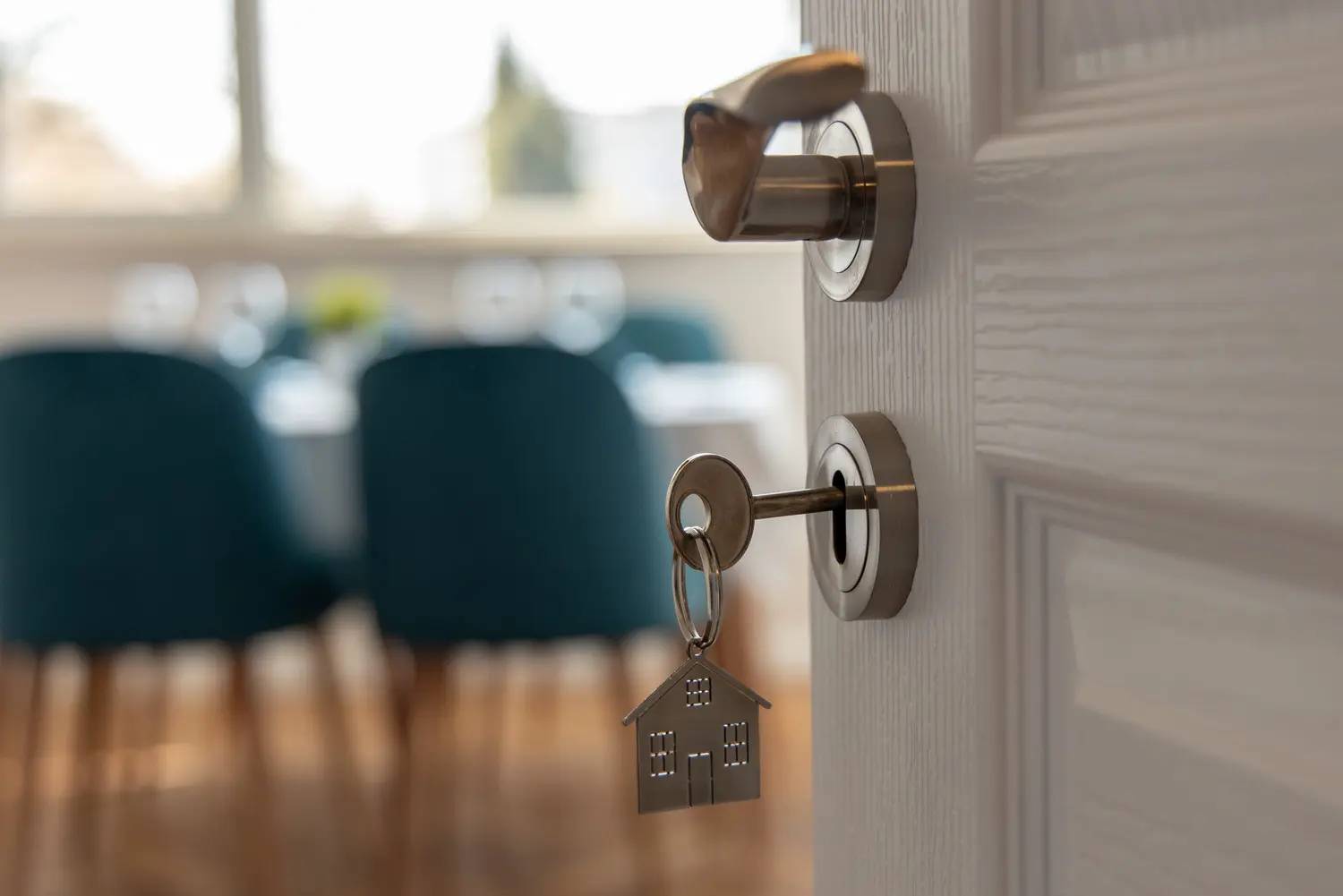 Airbnb вернула миллион рублей после фейкового иска с использованием ИИ-фото-0