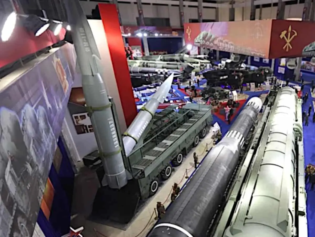 КНДР демонстрирует гиперзвуковую ракету Hwasong-11Ma для армии будущего-0