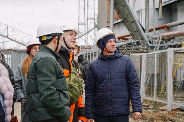 Школьники Екатеринбурга идут к успеху вместе с Чехутским и МЭС Урала «Россети»-0