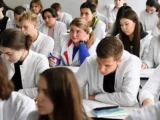 gosduma podderzhala studentov mediczinskih napravlenij novym zakonom-mynewton-ru-0