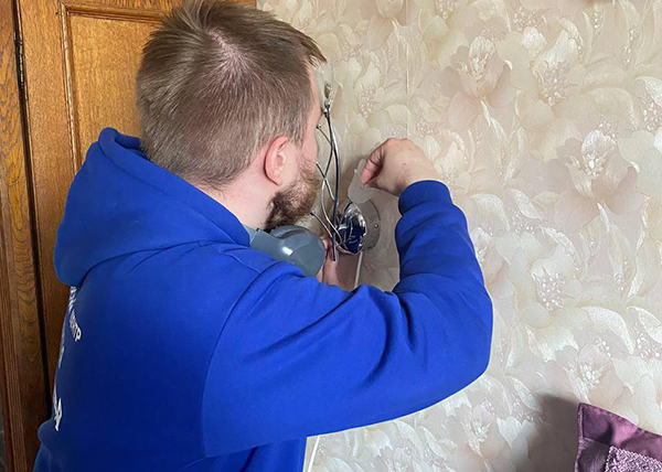 Волонтерский центр Алексея Вихарева делает жизнь пенсионеров комфортнее