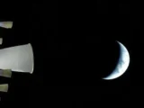 NASA и Орион сфотографировали полумесяц Земли во время Artemis II i orion sfotografirovali polumesyacz zemli vo vremya -mynewton-ru-0