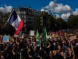 protesty shkolnikov vo franczii 500 zaderzhannyh i 2000 zakrytyh shkol-mynewton-ru-0
