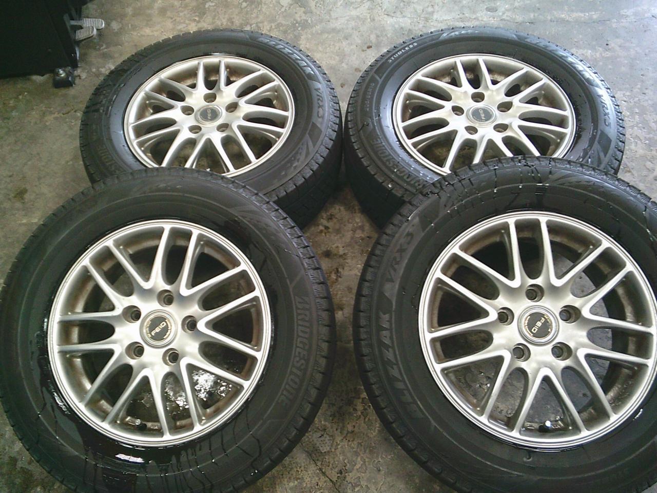 Комплект шин BRIDGESTONE BLIZZAK VRX3 + диски BRIDGESTONE FEID NS7