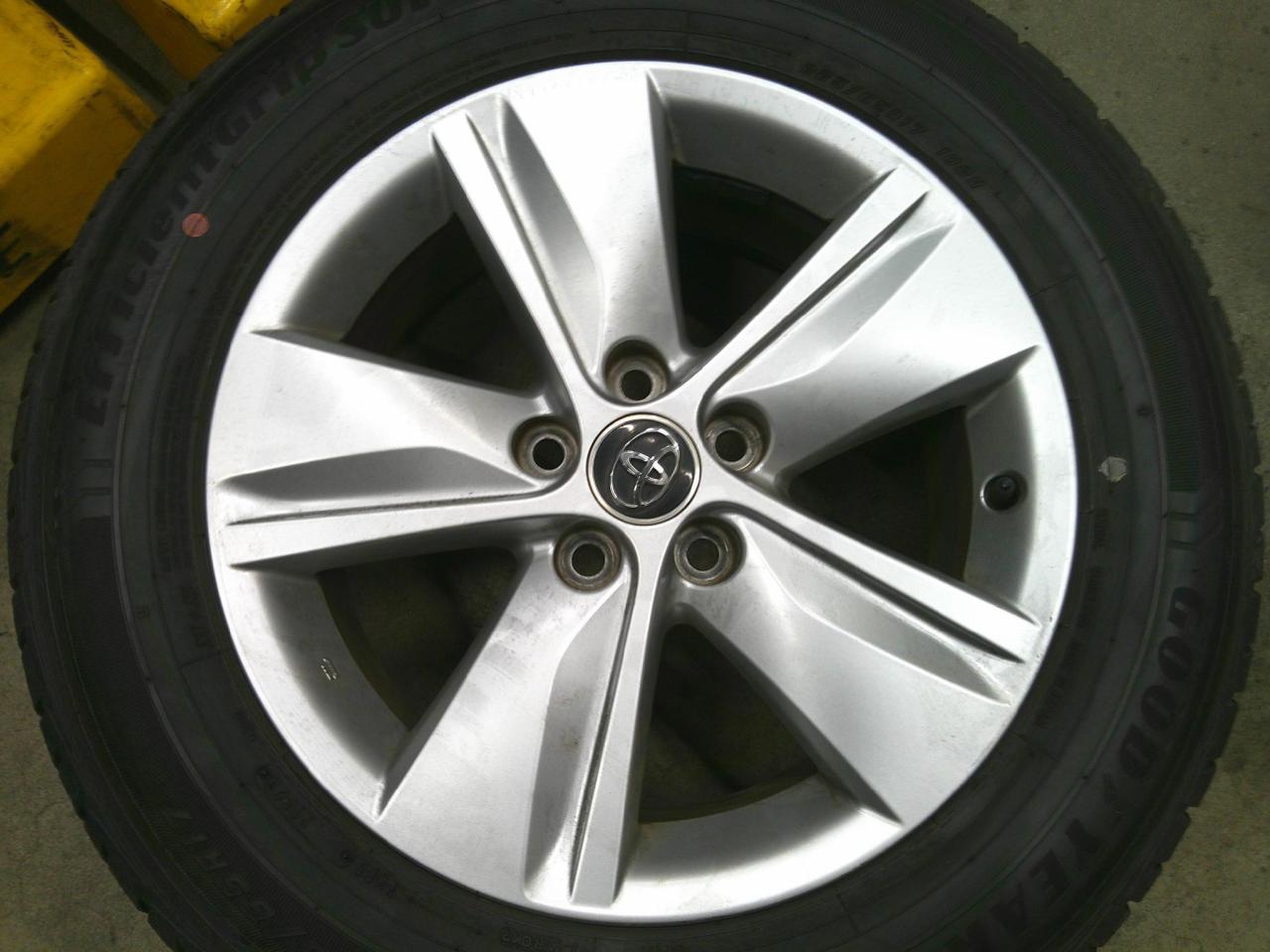 Комплект шин GOODYEAR EfficieGrip SUV HP01 + штатные диски Toyota Harrier 60 серии