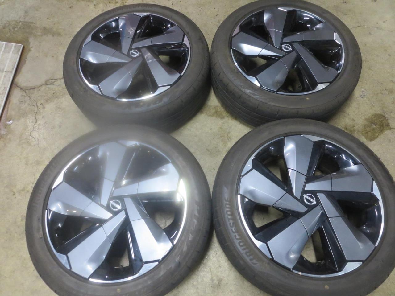 Комплект шин BRIDGESTONE Play PX-RVⅡ + штатные диски Nissan