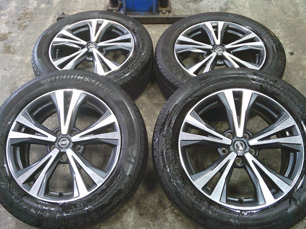 Комплект шин BRIDGESTONE ALENZA LX100 + штатные диски Nissan T32 X-Trail