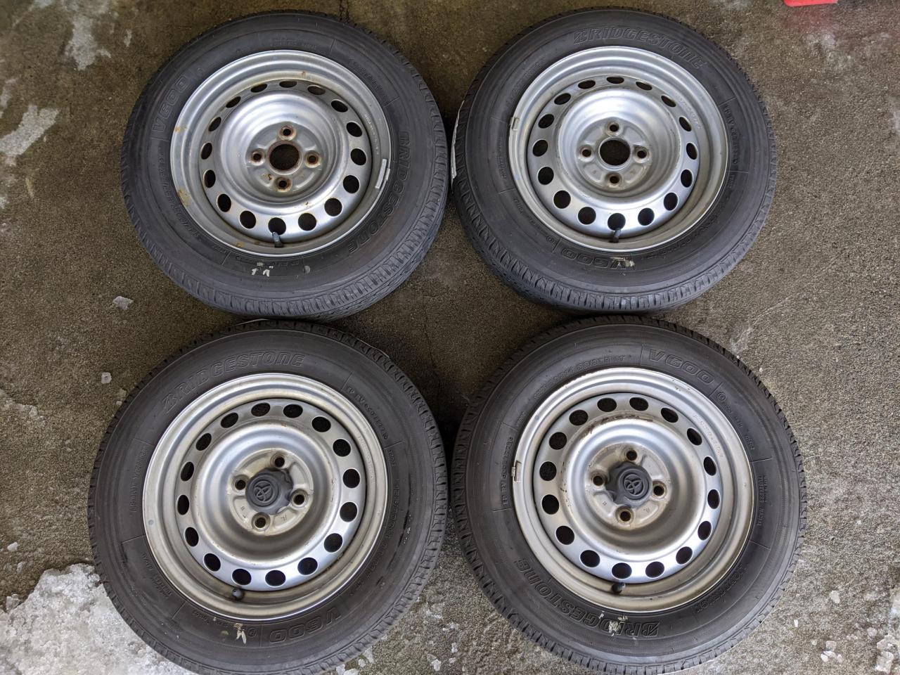 Комплект шин BRIDGESTONE V600 + штатные стальные диски Toyota