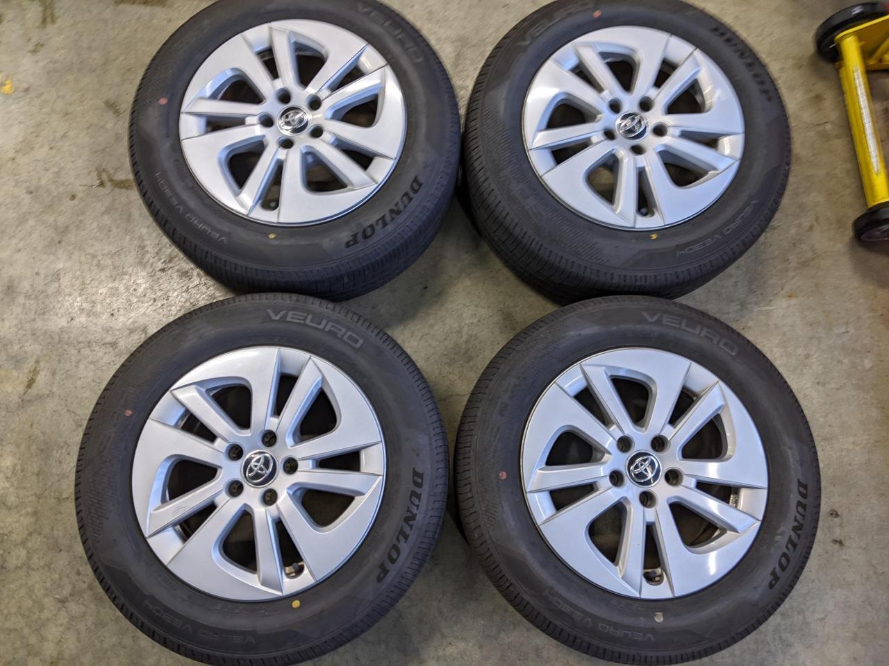 Комплект шин DUNLOP VEURO VE304 + штатные диски Toyota 50 Prius