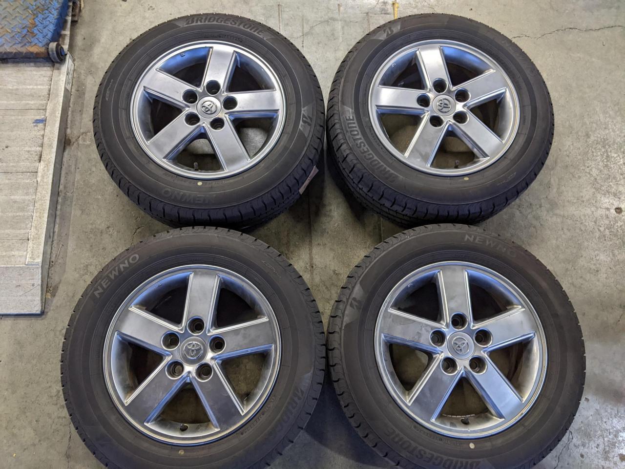 Комплект шин BRIDGESTONE NEWNO + штатные диски Toyota Voxy