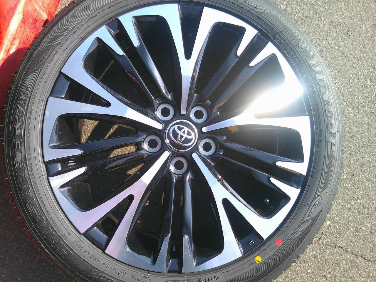 Комплект шин DUNLOP ENASAVE EC300+ + штатные диски Toyota Yaris крестовой Z комплектация