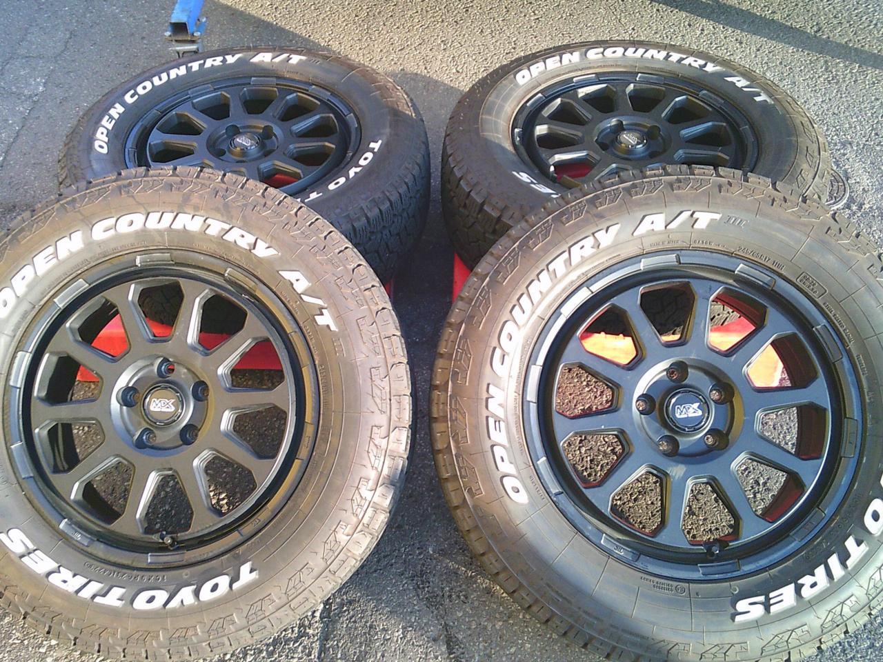 Комплект шин TOYO OPEN COUNTRY A/TⅢ + диски HOT STUFF MAD CROSS RANGER