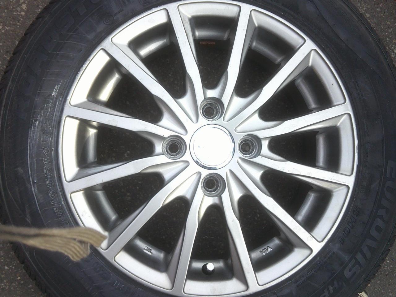 Комплект шин ROADSTONE Eurovis HP02 + диски AUTOBACS SEVEN LEBEN BL1
