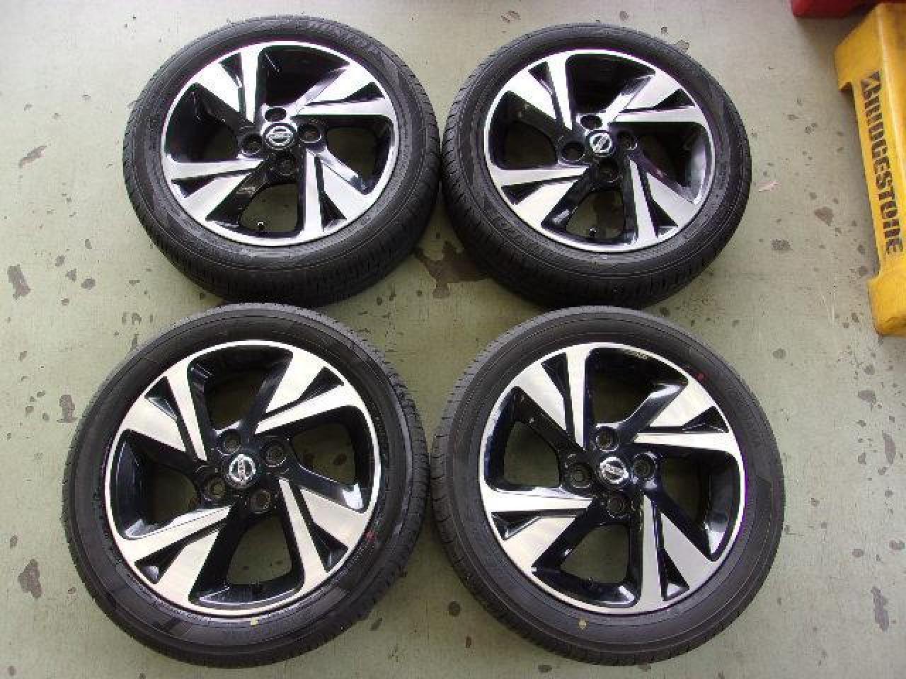 Комплект шин YOKOHAMA BluEarth-ES ES32+DUNLOP EC204 + штатные диски Nissan Dayz Roox