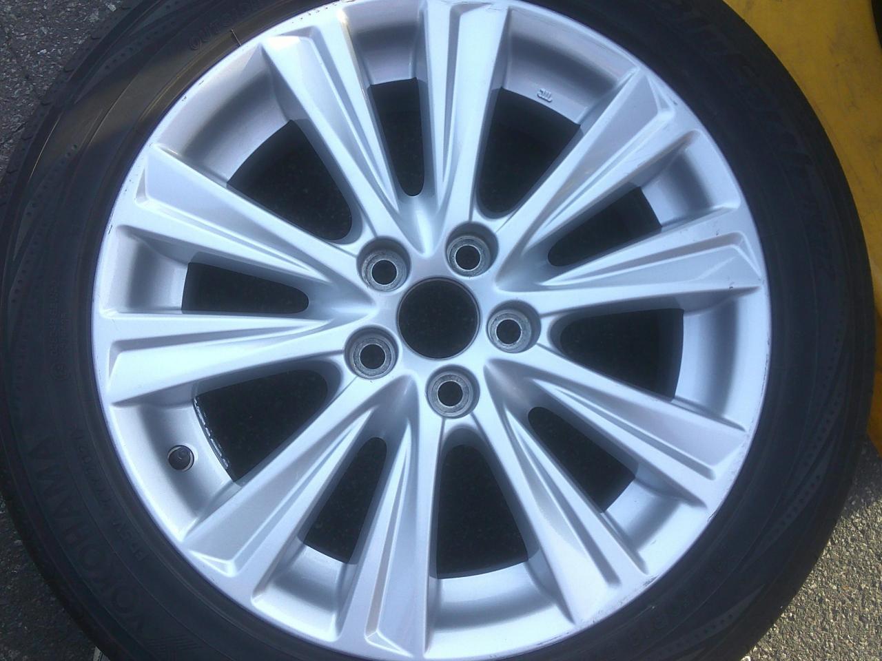 Комплект шин YOKOHAMA BluEarth-RV RV02 + штатные диски Toyota 30 Alphard