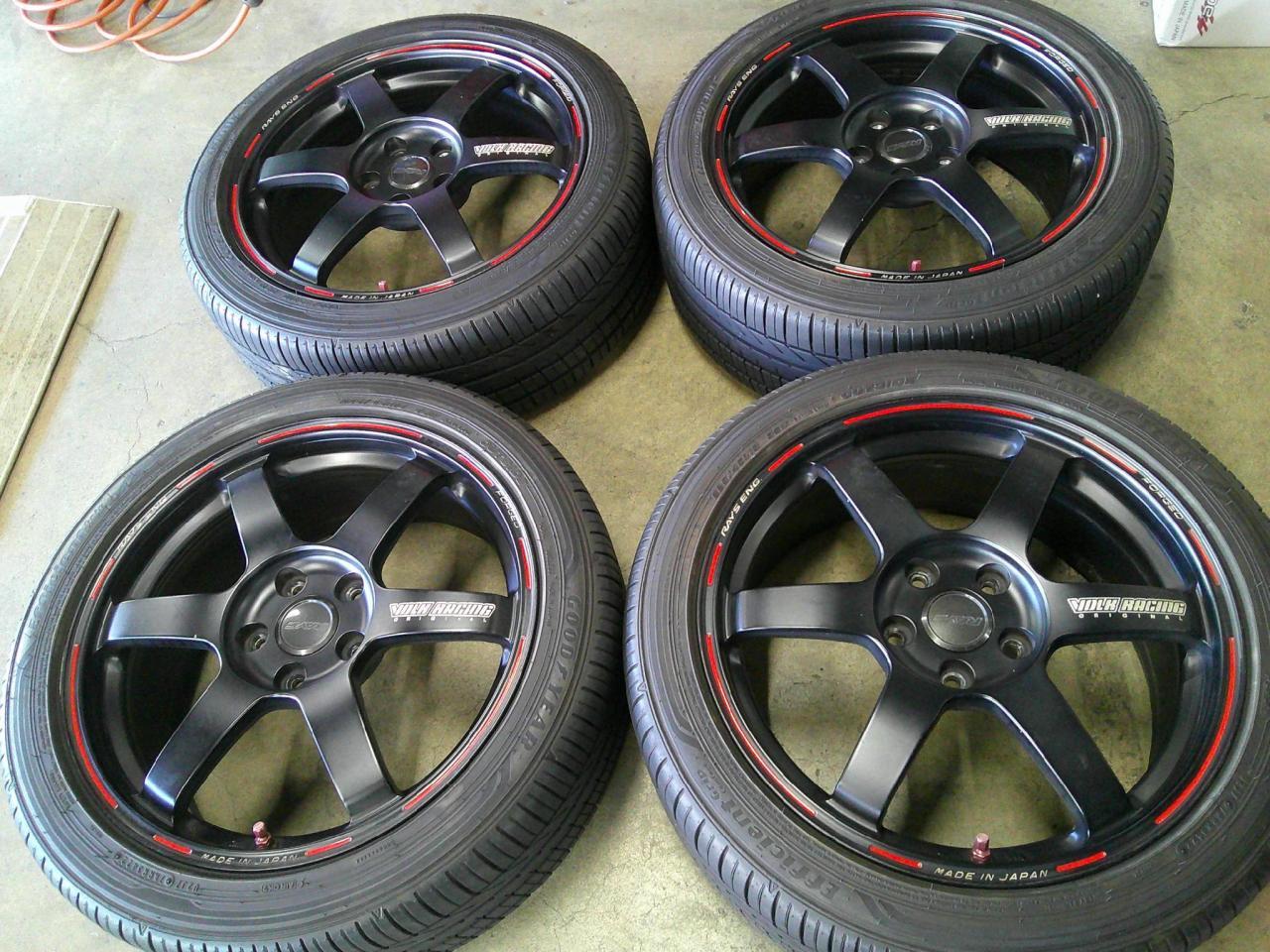 Комплект шин GOODYEAR EfficientGrip Comfort + диски RAYS VOLK RACING TE37 SAGA