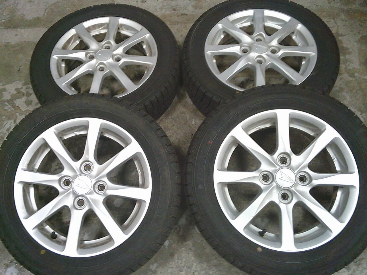 Комплект шин DUNLOP WINTERMAXX WM03 + штатные диски Daihatsu штатный диски со спицами