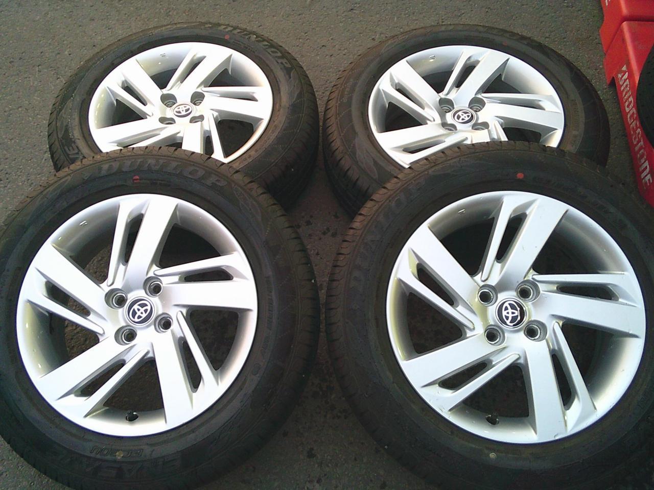 Комплект шин DUNLOP ENASAVE EC204 + штатные диски Toyota Raize