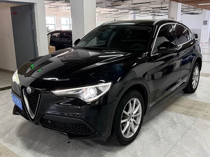 Alfa Romeo Stelvio 2017 2.0T 200HP Luxury
